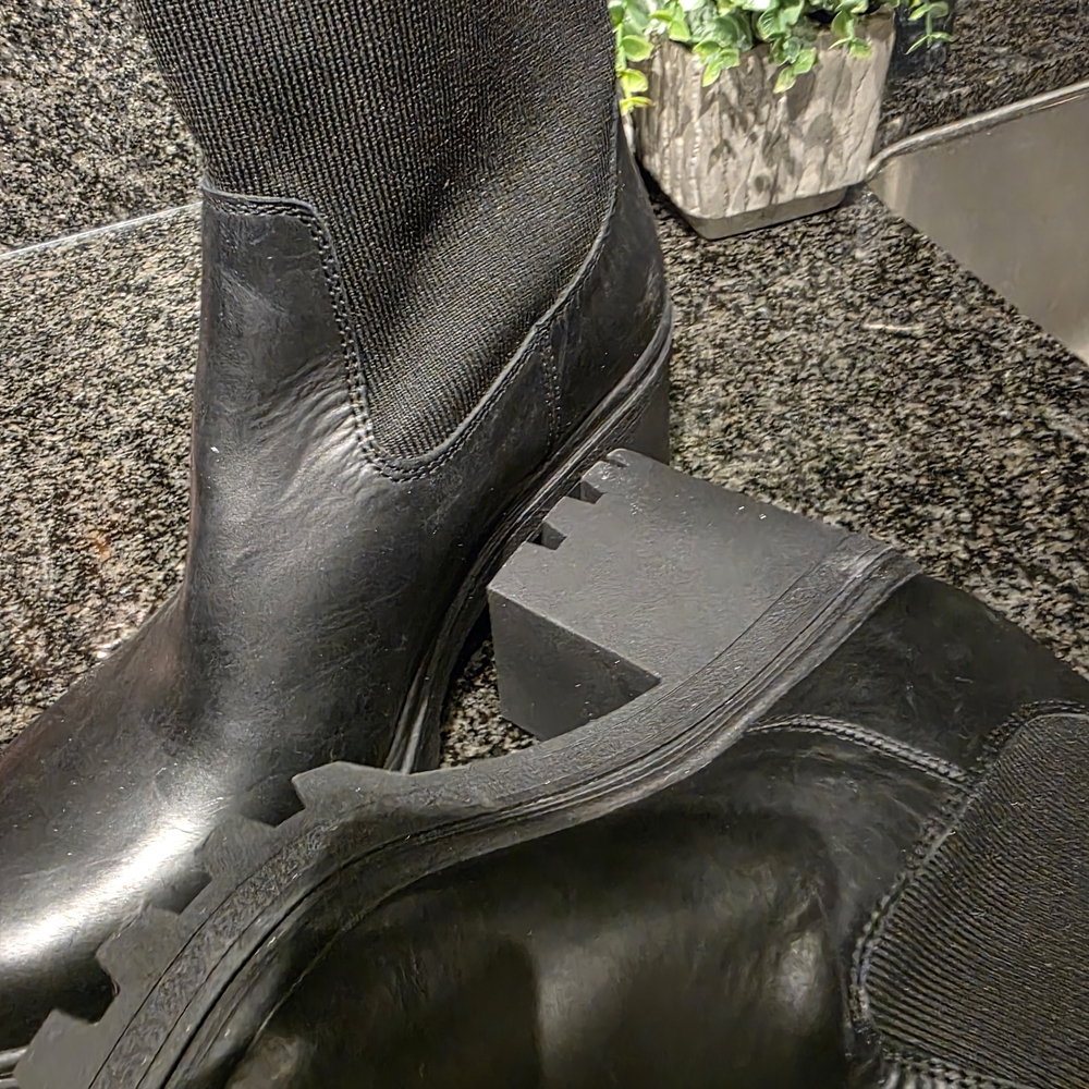 Design Lab Lord & Taylor Black Ankle Booties - Picture 4 of 7